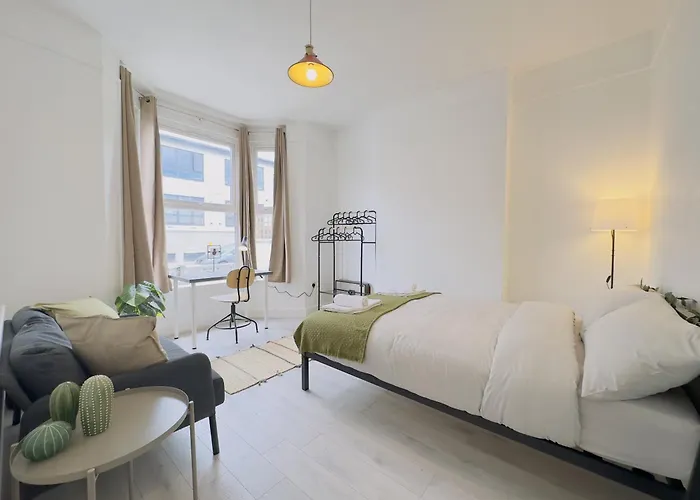 Leyton House - Sleepylodge London